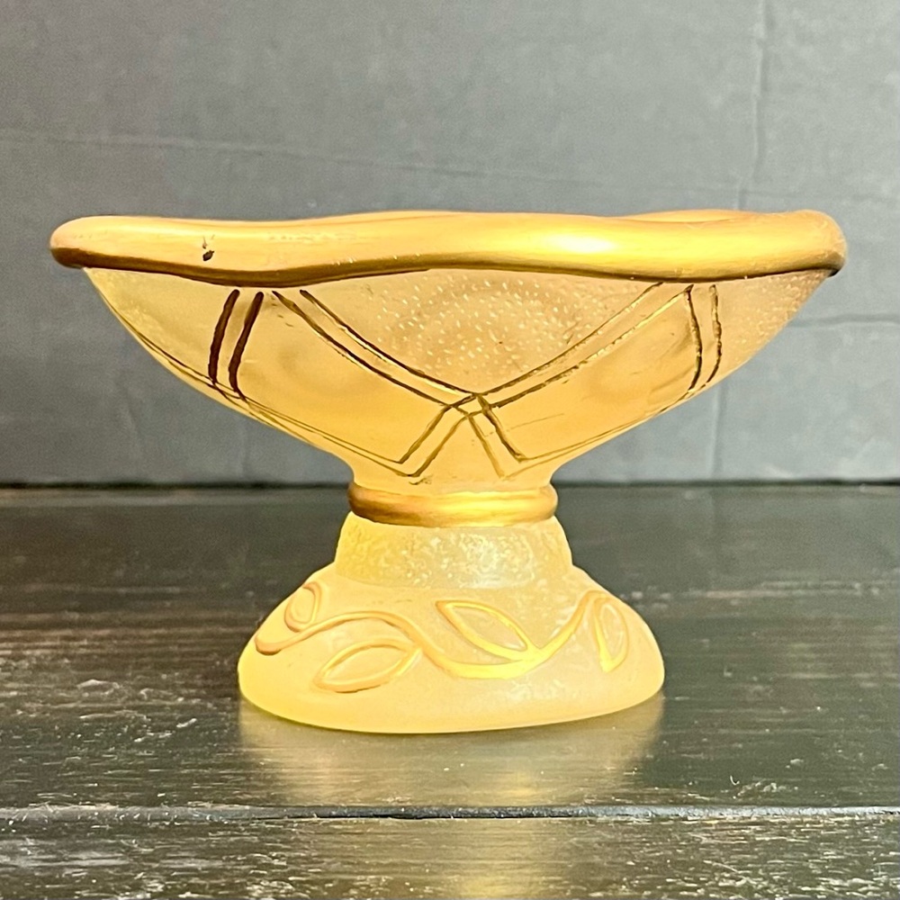Resin Gold Accent Footed Holder Bowl Soap Dish From Wamsutta 3.25”